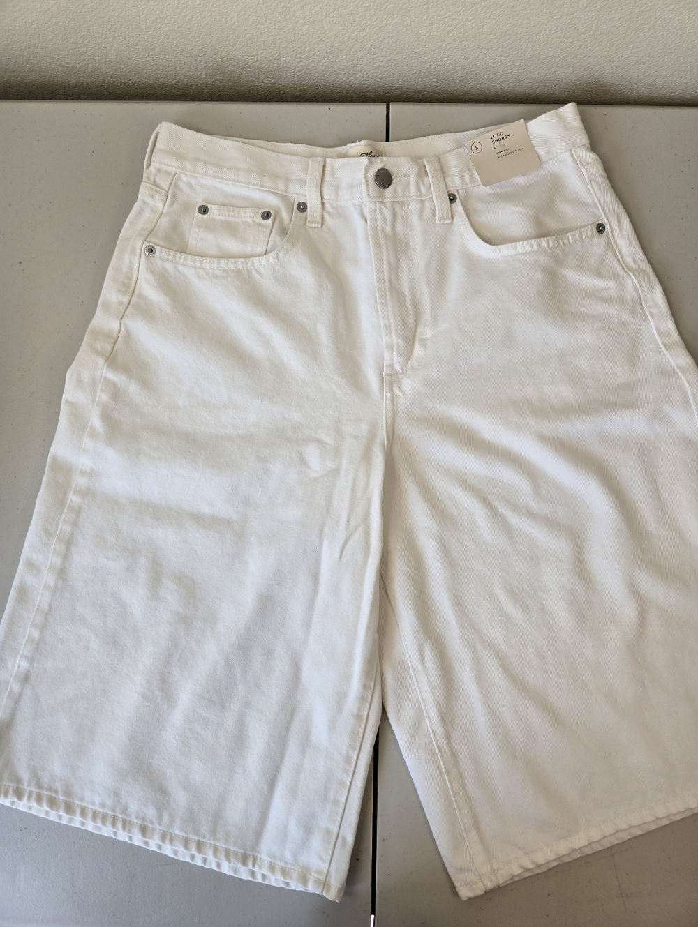 NWT Universal Thread Cream High Rise Long Shorts Size 8 - Picture 3 of 9